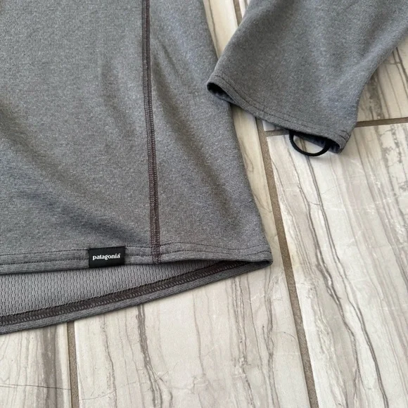 Patagonia Capilene midweight long sleeve 1/2 zip. EUC like new